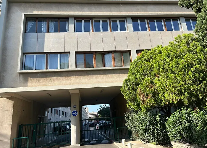 Appartement Standing, Parkings Devant Le Velodrome